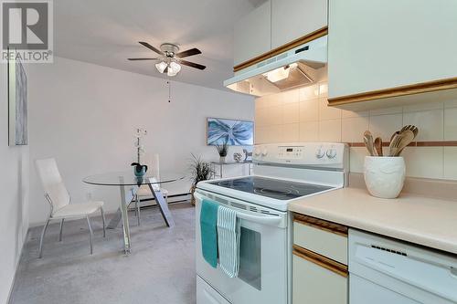 993 Klo Road Unit# 101, Kelowna, BC - Indoor Photo Showing Kitchen