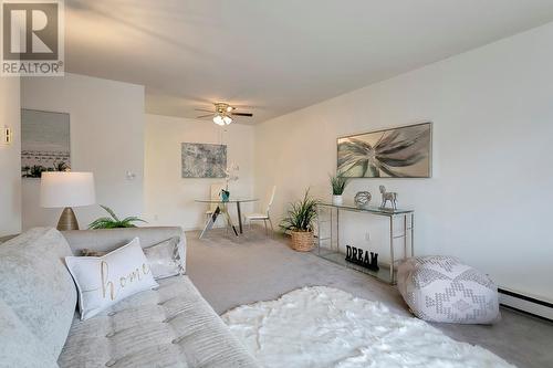 993 Klo Road Unit# 101, Kelowna, BC - Indoor Photo Showing Bedroom