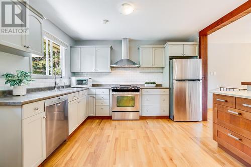 1264 Rio Drive, Kelowna, BC - Indoor Photo Showing Kitchen With Stainless Steel Kitchen