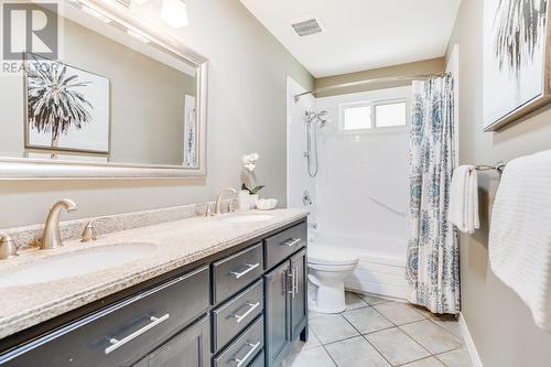 1264 Rio Drive, Kelowna, BC - Indoor Photo Showing Bathroom