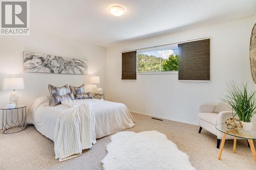 1264 Rio Drive, Kelowna, BC - Indoor Photo Showing Bedroom