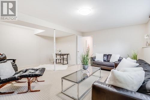 1264 Rio Drive, Kelowna, BC - Indoor Photo Showing Living Room