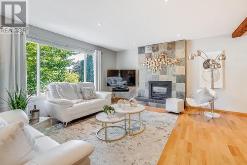 1264 Rio Drive, Kelowna, BC - Indoor Photo Showing Living Room With Fireplace