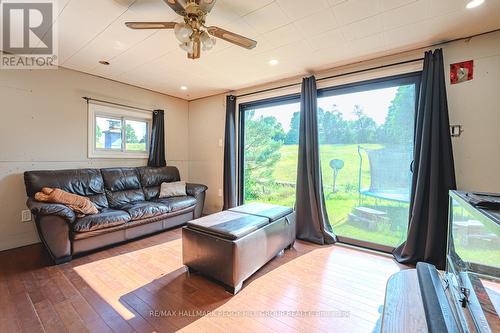 1376 13 Line N, Oro-Medonte, ON - Indoor Photo Showing Other Room