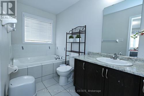 64 Lanark Circle, Brampton (Credit Valley), ON - Indoor Photo Showing Bathroom