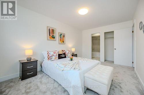 77 - 5219 Banting Court, Burlington (Appleby), ON - Indoor Photo Showing Bedroom