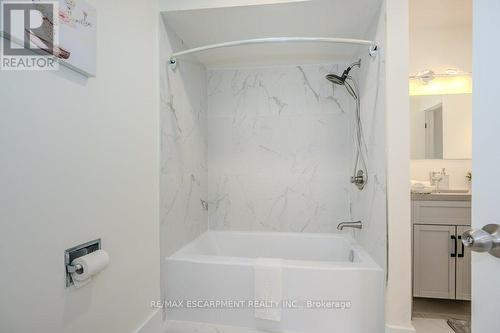 77 - 5219 Banting Court, Burlington (Appleby), ON - Indoor Photo Showing Bathroom