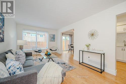 77 - 5219 Banting Court, Burlington (Appleby), ON - Indoor Photo Showing Living Room