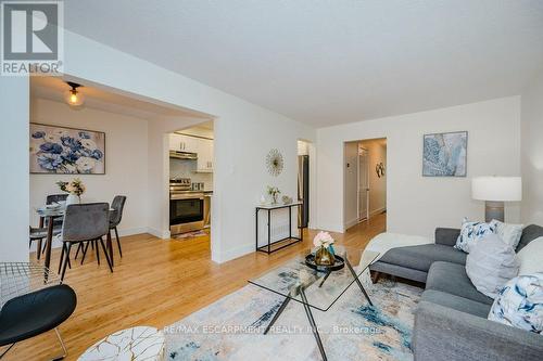 77 - 5219 Banting Court, Burlington (Appleby), ON - Indoor Photo Showing Living Room