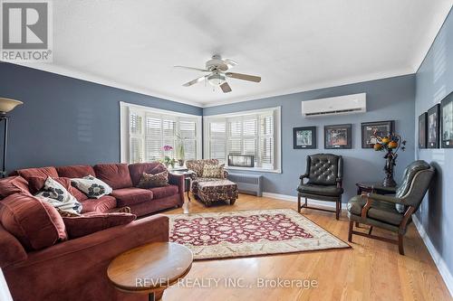 11 Meadowvale Drive, St. Catharines, ON - Indoor Photo Showing Living Room