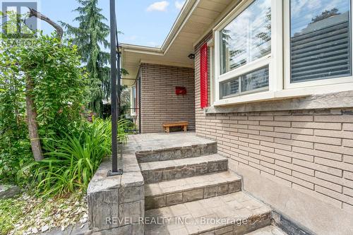 11 Meadowvale Drive, St. Catharines, ON - Outdoor