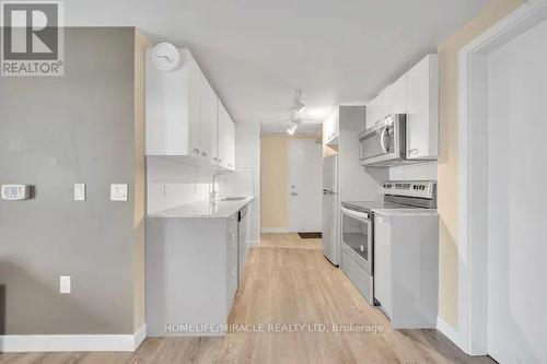 524 - 257 Hemlock Street, Waterloo, ON - Indoor Photo Showing Kitchen