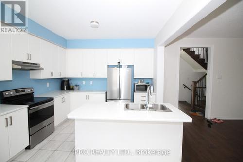 31 Robinson Road, Centre Wellington (Fergus), ON - Indoor Photo Showing Kitchen With Double Sink