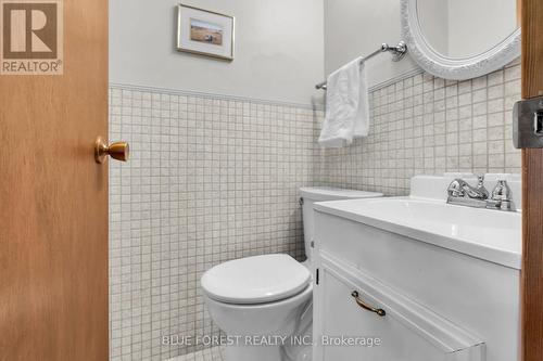 1026 Crumlin Side Road, London, ON - Indoor Photo Showing Bathroom