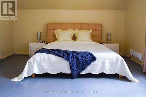 136 Grandview Avenue, Markham (Grandview), ON - Indoor Photo Showing Bedroom