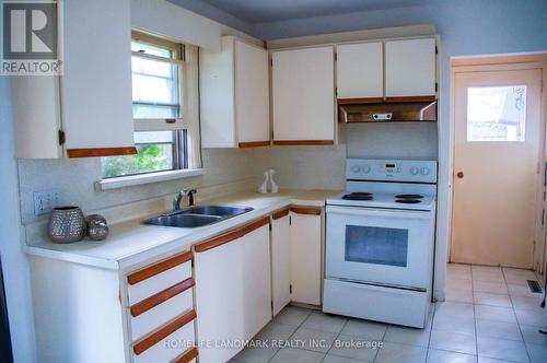 136 Grandview Avenue, Markham (Grandview), ON - Indoor Photo Showing Kitchen With Double Sink