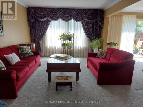 181 King Road, Richmond Hill (Oak Ridges), ON - Indoor Photo Showing Living Room