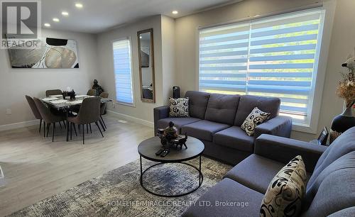 14 Herrell Avenue, Barrie (Painswick North), ON - Indoor Photo Showing Living Room