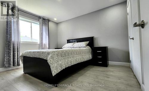 14 Herrell Avenue, Barrie (Painswick North), ON - Indoor Photo Showing Bedroom