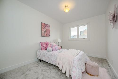 5219 Banting Court|Unit #77, Burlington, ON - Indoor Photo Showing Bedroom