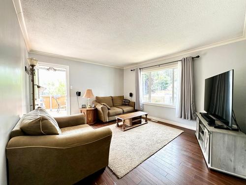 218 304Th Street, Kimberley, BC - Indoor Photo Showing Living Room