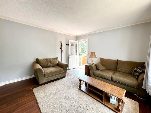 218 304Th Street, Kimberley, BC - Indoor Photo Showing Living Room