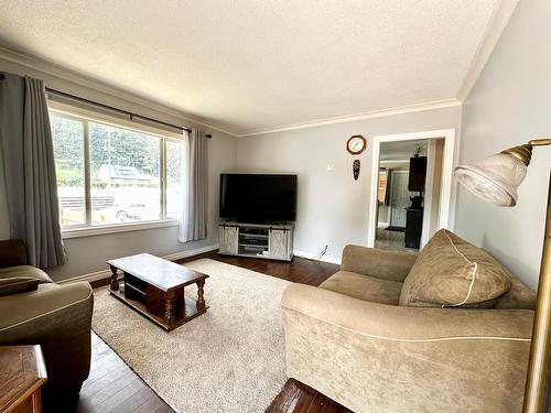 218 304Th Street, Kimberley, BC - Indoor Photo Showing Living Room