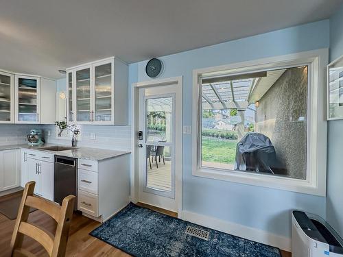 352 Powers Road, Kamloops, BC - Indoor Photo Showing Kitchen