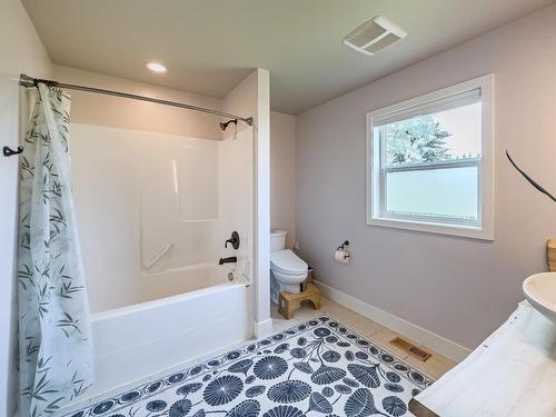 352 Powers Road, Kamloops, BC - Indoor Photo Showing Bathroom