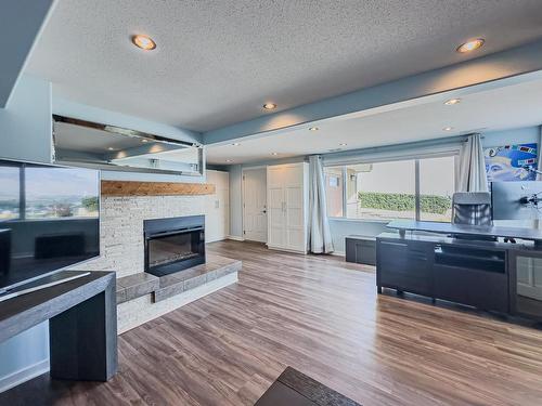 352 Powers Road, Kamloops, BC - Indoor Photo Showing Living Room With Fireplace