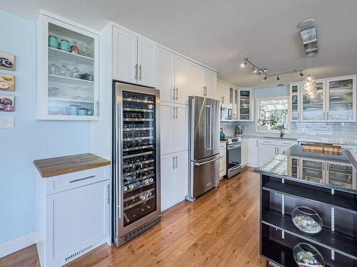 352 Powers Road, Kamloops, BC - Indoor Photo Showing Kitchen