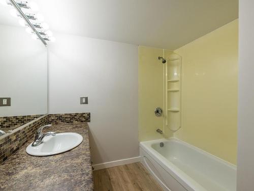 50-1750 Summit Drive, Kamloops, BC - Indoor Photo Showing Bathroom