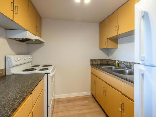 50-1750 Summit Drive, Kamloops, BC - Indoor Photo Showing Kitchen With Double Sink