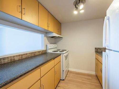 50-1750 Summit Drive, Kamloops, BC - Indoor Photo Showing Kitchen