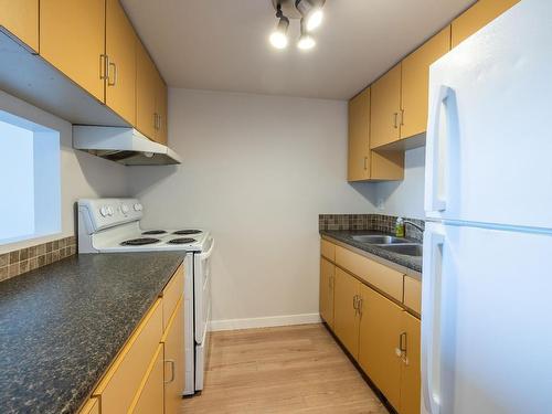 50-1750 Summit Drive, Kamloops, BC - Indoor Photo Showing Kitchen With Double Sink