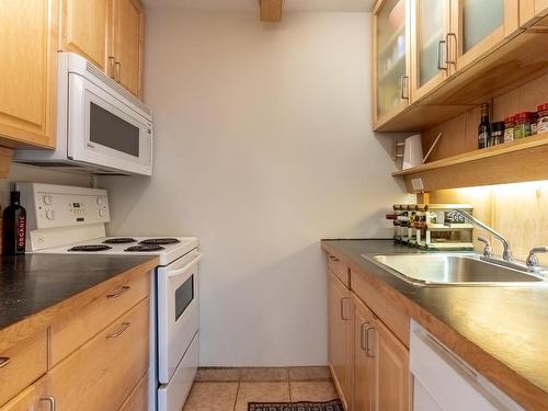 114-870 Mcqueen Drive, Kamloops, BC - Indoor Photo Showing Kitchen