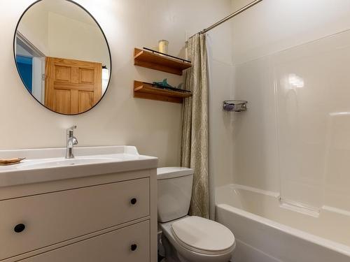 114-870 Mcqueen Drive, Kamloops, BC - Indoor Photo Showing Bathroom