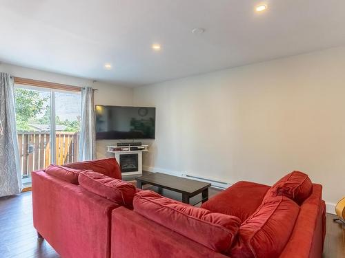 114-870 Mcqueen Drive, Kamloops, BC - Indoor Photo Showing Living Room