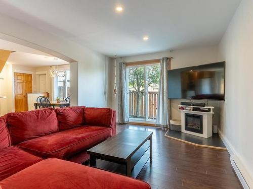 114-870 Mcqueen Drive, Kamloops, BC - Indoor Photo Showing Living Room