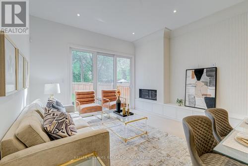 16A Maple Avenue N, Mississauga, ON - Indoor Photo Showing Living Room