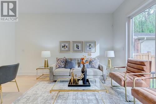 16A Maple Avenue N, Mississauga, ON - Indoor Photo Showing Living Room