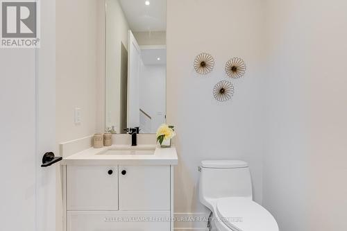 16A Maple Avenue N, Mississauga, ON - Indoor Photo Showing Bathroom