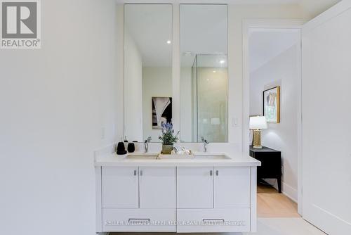 16A Maple Avenue N, Mississauga, ON - Indoor Photo Showing Bathroom