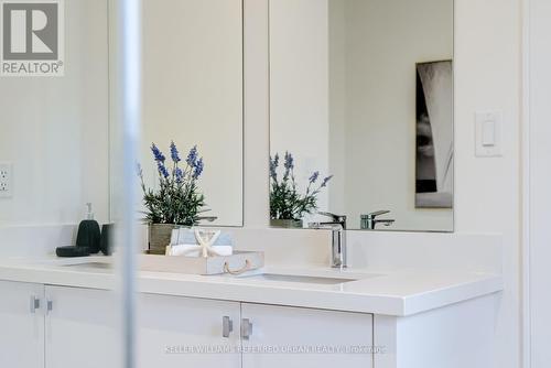 16A Maple Avenue N, Mississauga, ON - Indoor Photo Showing Bathroom