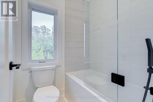 16A Maple Avenue N, Mississauga, ON - Indoor Photo Showing Bathroom