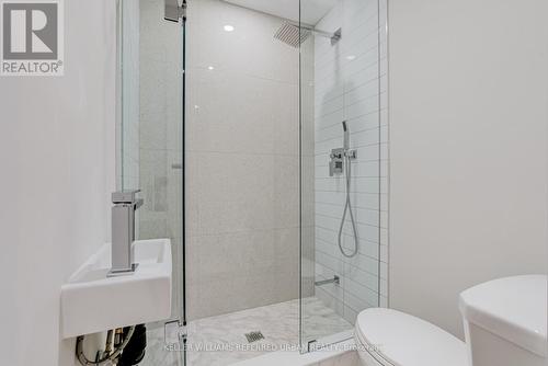 16A Maple Avenue N, Mississauga, ON - Indoor Photo Showing Bathroom