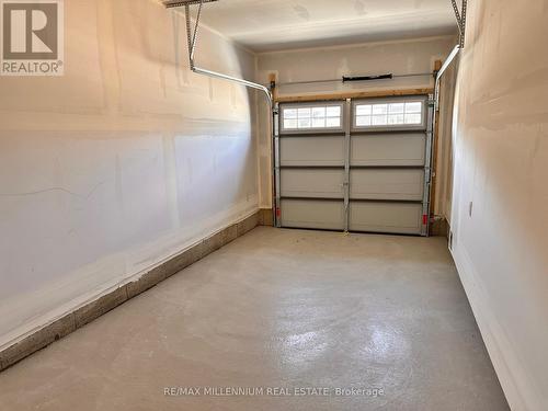 139 Brighton Lane, Thorold, ON - Indoor Photo Showing Garage