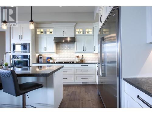 1373 Sladen Crescent, Kelowna, BC - Indoor Photo Showing Kitchen With Upgraded Kitchen