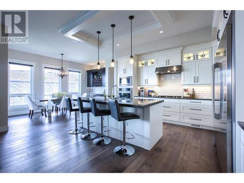 1373 Sladen Crescent, Kelowna, BC - Indoor Photo Showing Kitchen With Upgraded Kitchen