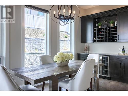 1373 Sladen Crescent, Kelowna, BC - Indoor Photo Showing Dining Room